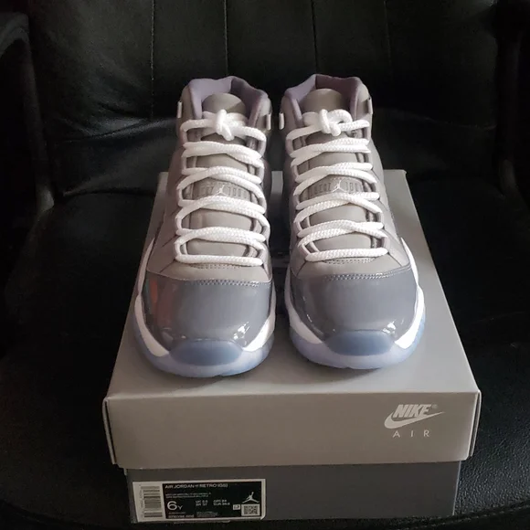 AIR JORDAN 11 RETRO (GS) 'Cool Grey' 2021 - Picture 2 of 16